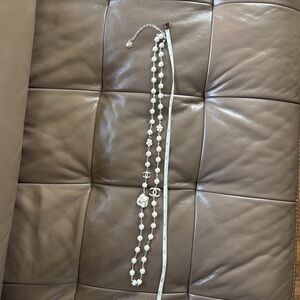 Elegant Pearl Necklace with Silver Accents